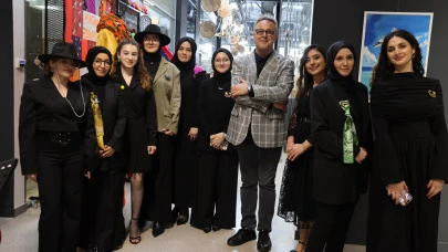 Moda Akademisi’nde “Vitrin Bir Sahne” sergisi açıldı