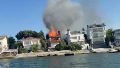 Darıca’da 2 katlı yalı, yangında kullanılmaz hale geldi!
