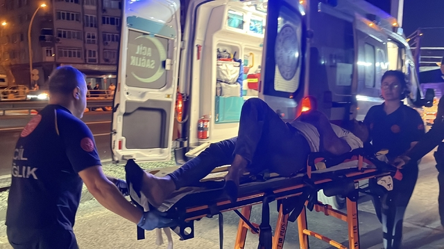 Tabela direğine çarpan kamyonun şoförü yaralandı