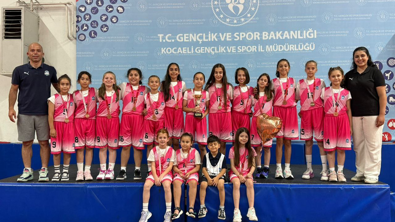 Çayırova’nın sporcuları madalya ve kupalara doymuyor