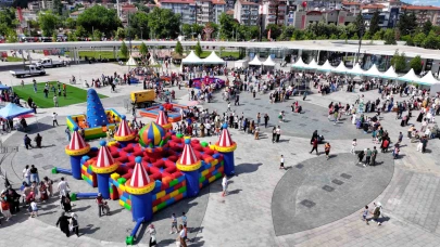 Çocukların neşesi Milli İrade Meydanı’nı sardı