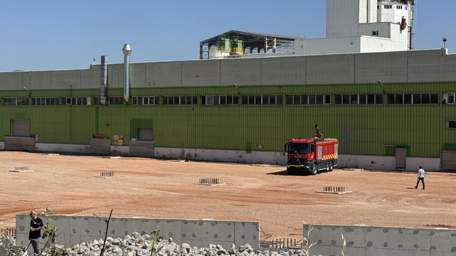Kimya fabrikasının bahçesinde doğal gaz boru hattı delindi