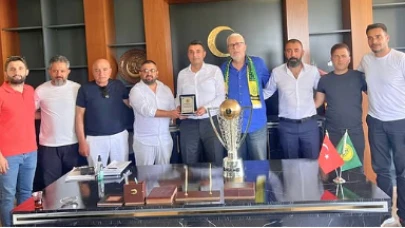 Darıca 1934 Gençlerbirliği’nden Kaymakam Kara’ya plaket