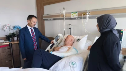 Vali Aktaş, Başkan Bıyık'ı tedavi gördüğü hastanede ziyaret etti