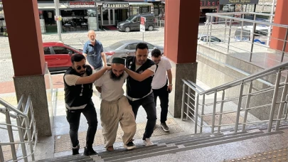 Okul bahçesine girip kılıçla çocukların topunu keserek Atatürk'e hakaret eden şüpheli tutuklandı