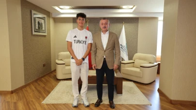 Büyükakın, genç milli yüzücüyü kabul etti