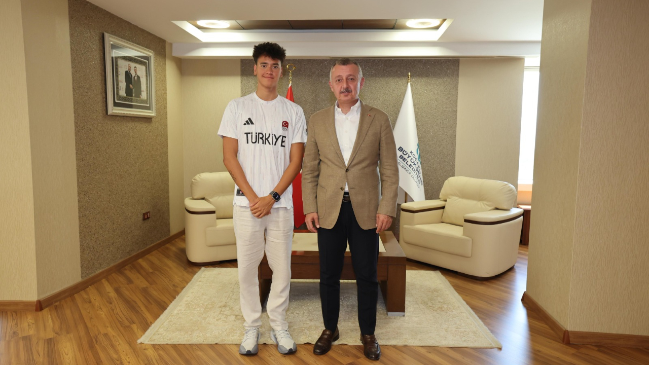 Büyükakın, genç milli yüzücüyü kabul etti
