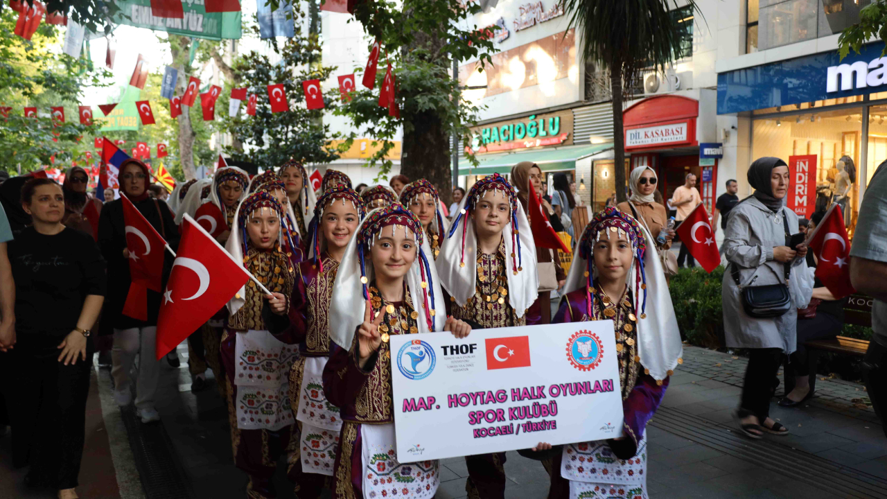 Kocaeli’de 2. Balkan Halk Oyunları rüzgârı esti
