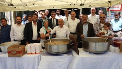 Yeni Mahalle Muhtarı Cemal Özdemir’den Darıcalılara aşure ikramı