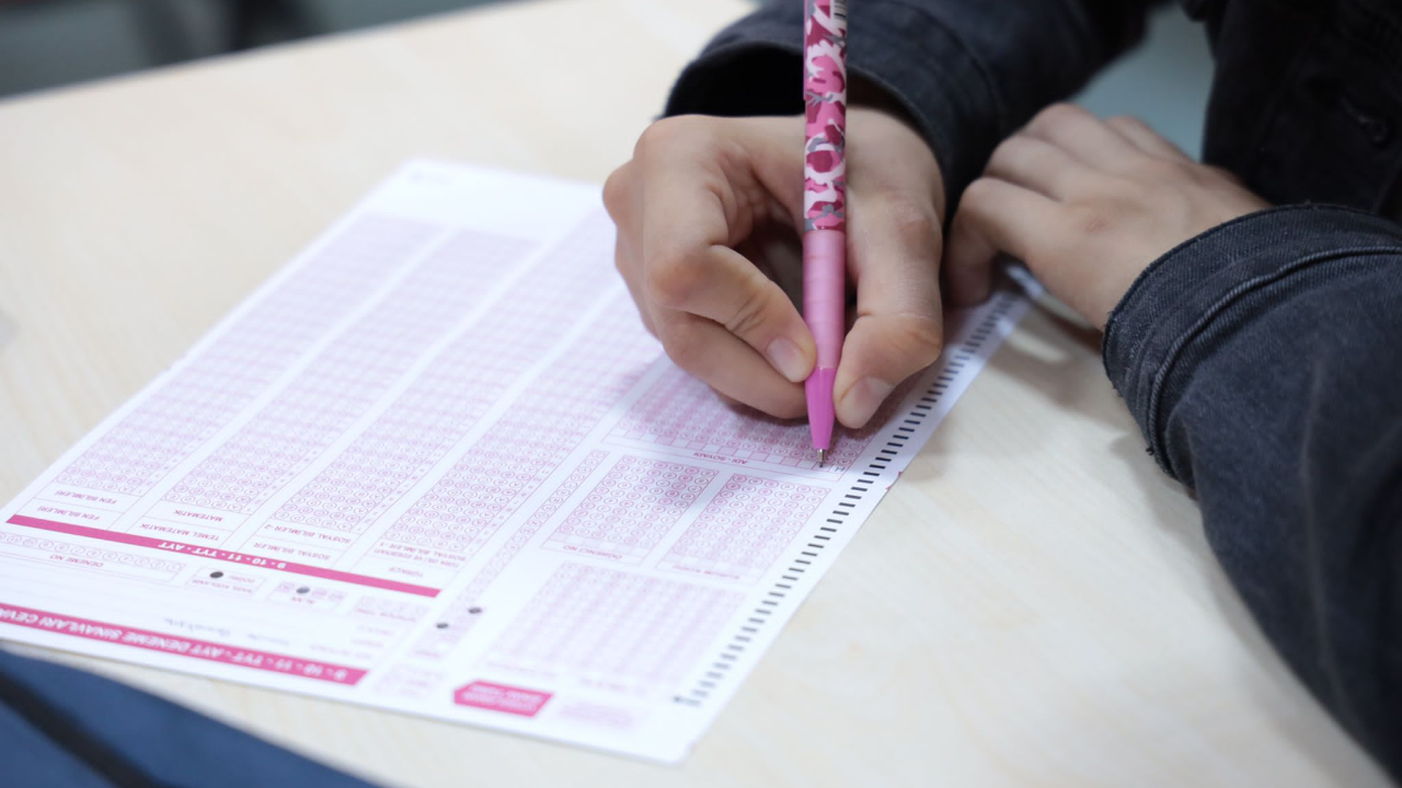Üniversite hayali kuran gençlere Darıca Belediyesi’nden destek