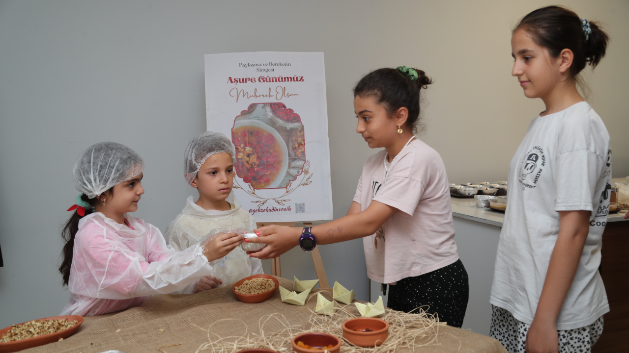 Arapçeşme Bilim Sanat Merkezi’nde aşure bereketi