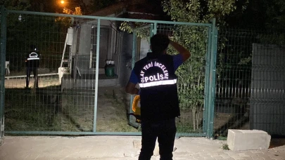 Üvey oğlunu göğsünden bıçakla yaraladı
