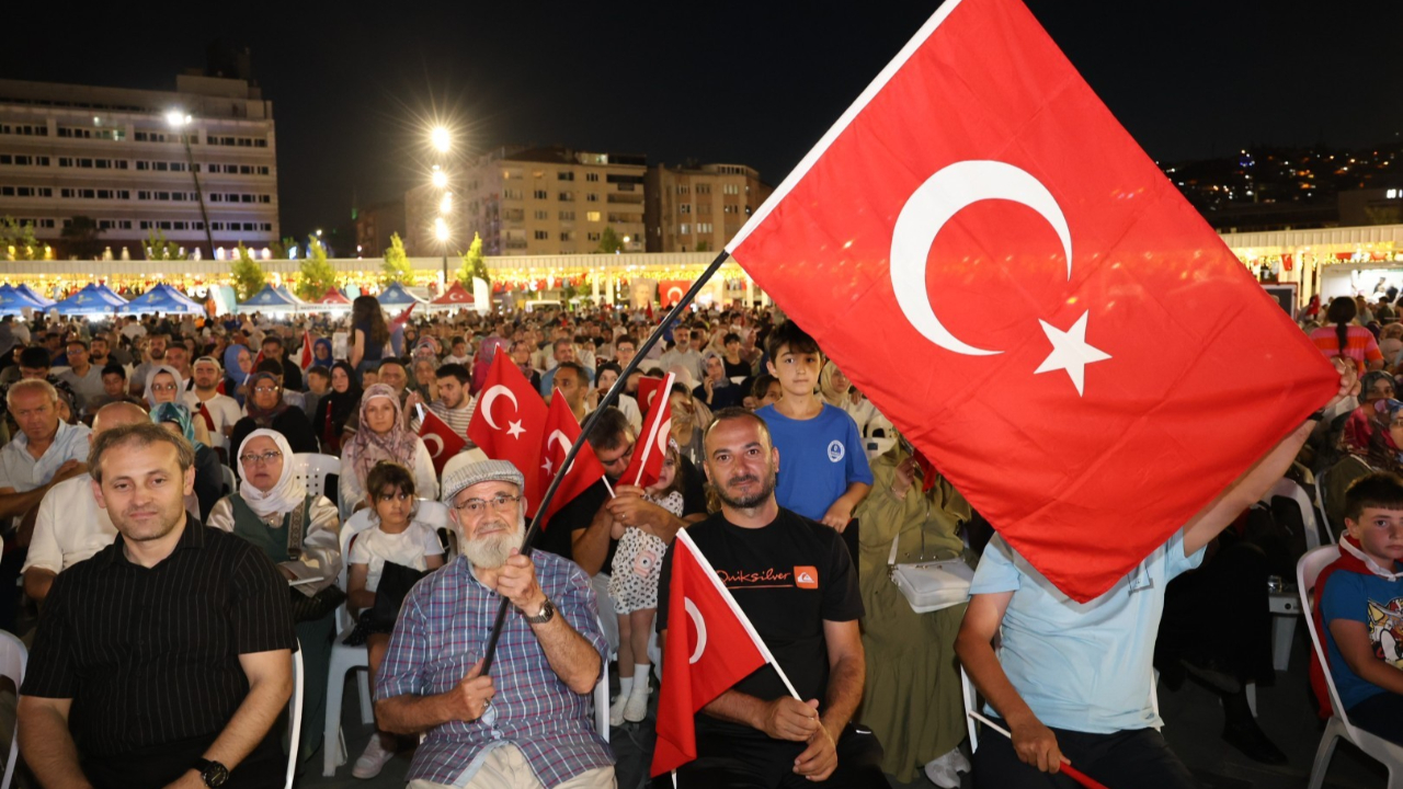 7’den 77’ye demokrasi aşkı