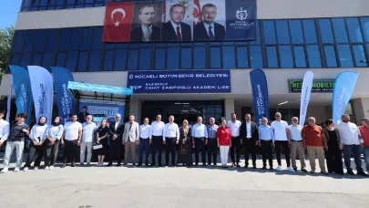 Baş döndüren açılış trafiği