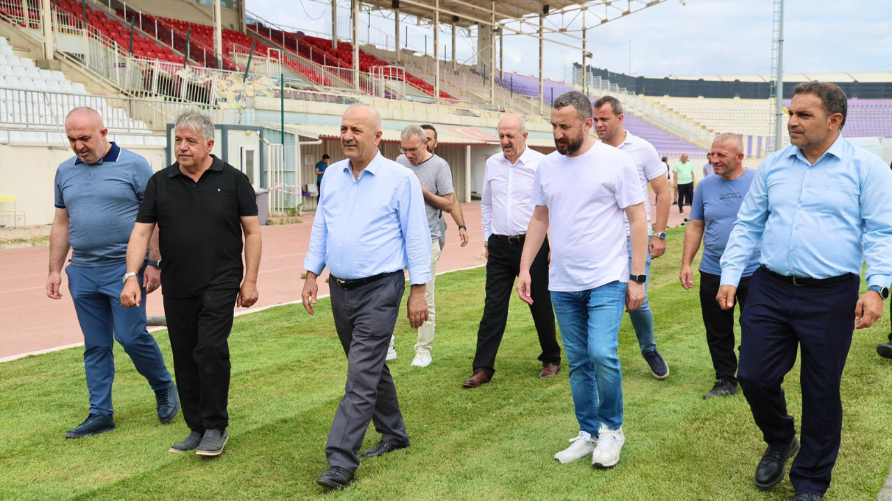 Başkan Büyükgöz Alaettin Kurt Stadyumu’nda Çalışmaları Yerinde İnceledi