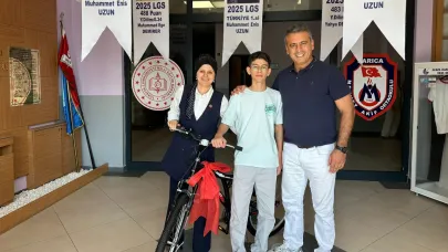 CHP’li Yakup Törk’ten, Darıcalı LGS birincisine anlamlı hediye