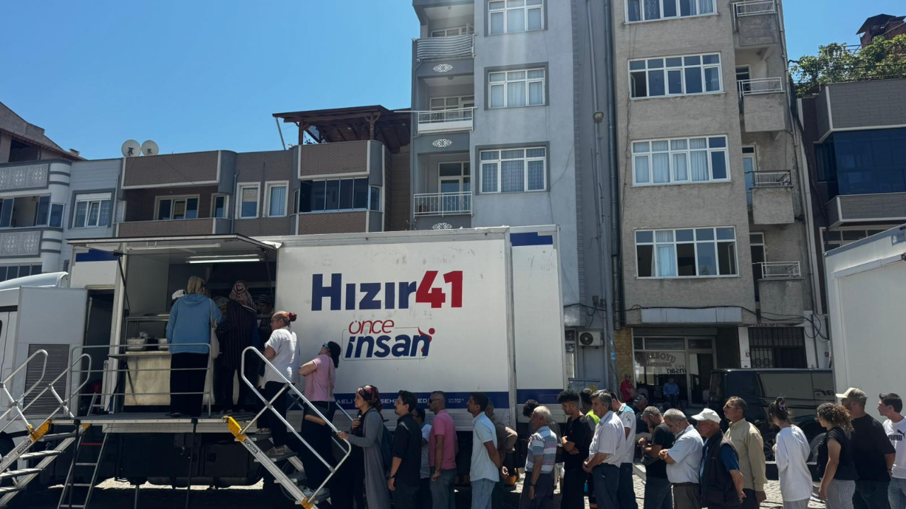 Hızır 41, Sındırgı’da depremzedelerin yanında