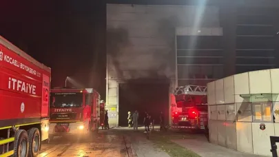 Kocaeli'de geri dönüşüm fabrikasında çıkan yangın söndürüldü