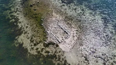 Sapanca Gölü'nde sular çekilince tarihi kilise ortaya çıktı