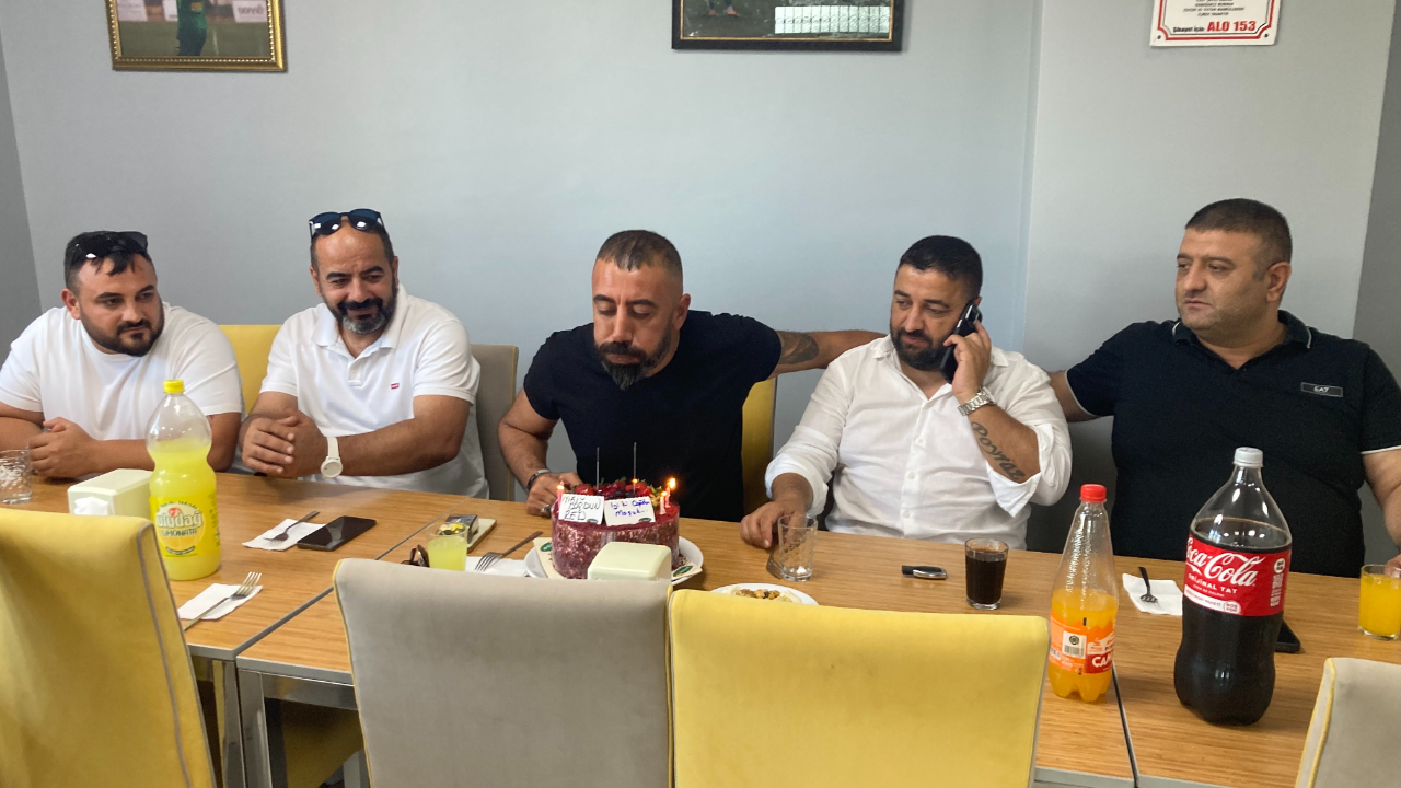 Başkan Sarı’ya sürpriz doğum günü kutlaması