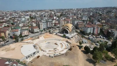 Kent meydanında çalışmalar hız kesmeden sürüyor