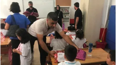 Muhtardan öğrencilere kırtasiye yardımı