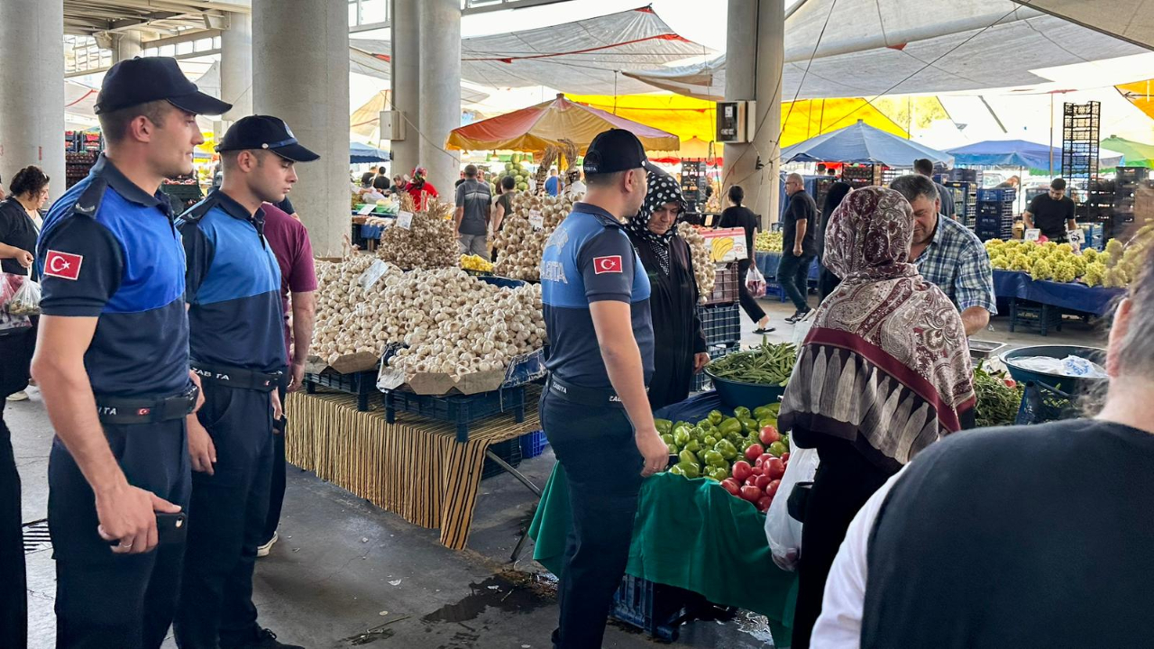 Gebze Zabıta’dan Mevlana Kapalı Pazar yerinde rutin denetim