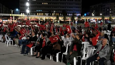 Zafer meşalesi Milli İrade Meydanı’nda yakıldı