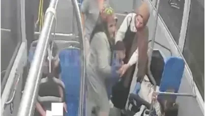 Otobüs şoförü, boğazına cisim kaçan küçük çocuğu  Heimlich manevrası ile hayata döndürdü