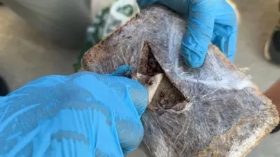 Yolcu otobüsünde dış yüzeyi ‘pul biber’ ile kaplı 7 kilo eroin ele geçirildi