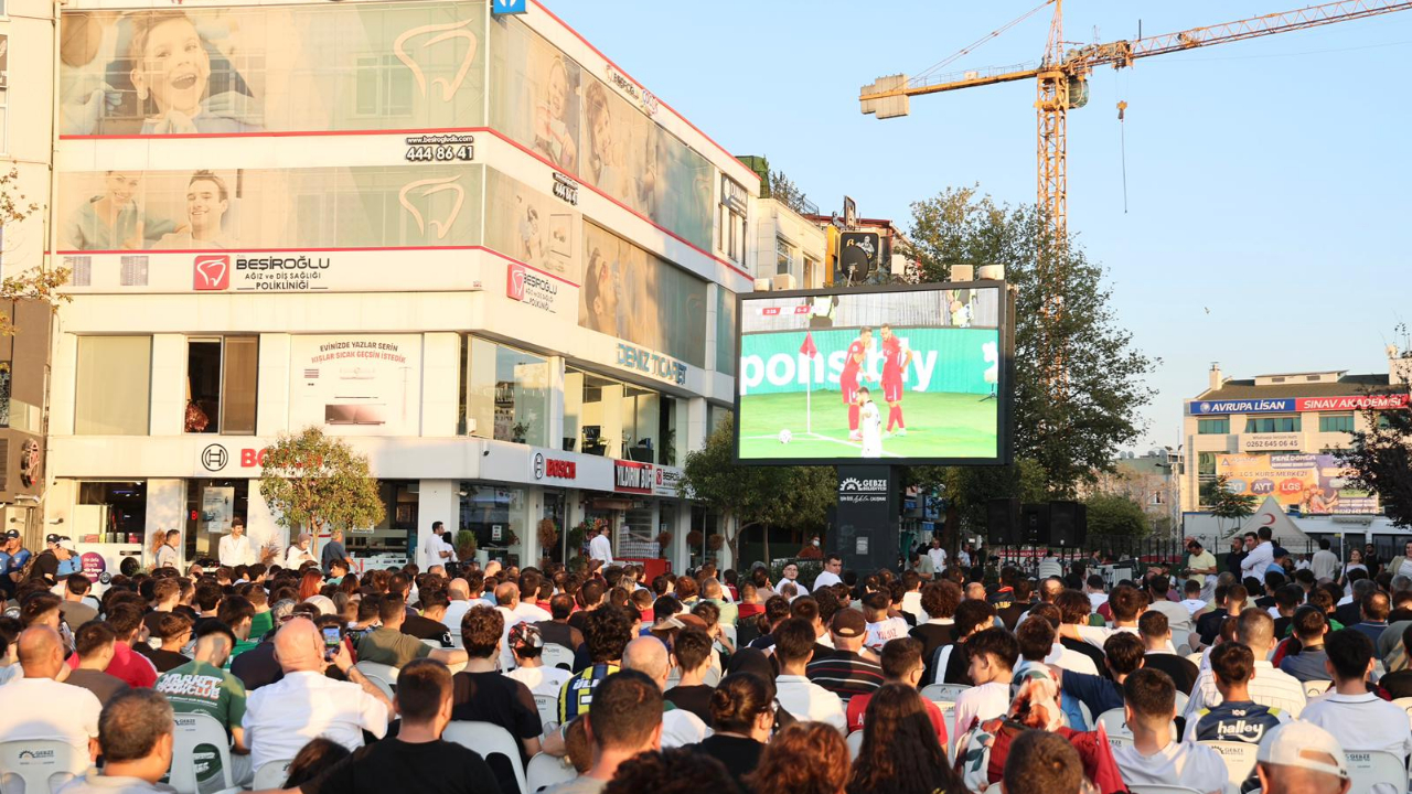 Gebze Kent Meydanı’nda Milli Maç Coşkusu!