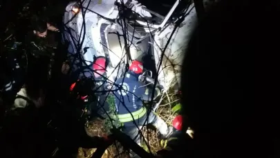 Kocaeli'de kamyon şarampole yuvarlandı! Sürücü ağır yaralı