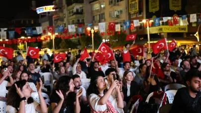 Ay-Yıldızlı coşku meydana sığmadı