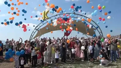 Kanseri yenen Kağan için gökyüzüne balonlar bırakıldı