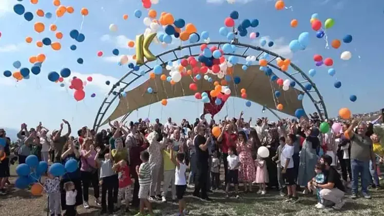 Kanseri yenen Kağan için gökyüzüne balonlar bırakıldı