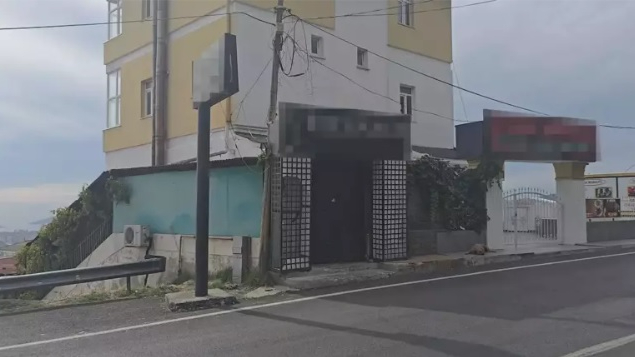 Çocuğunun yanında babayı darbeden şüphelinin Kartal'daki iş yeri kurşunlandı
