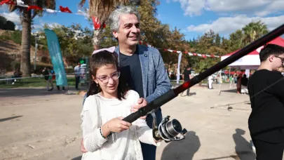 Eskihisar Sahili’nde Baba-Çocuk Balık Tutma Etkinliği