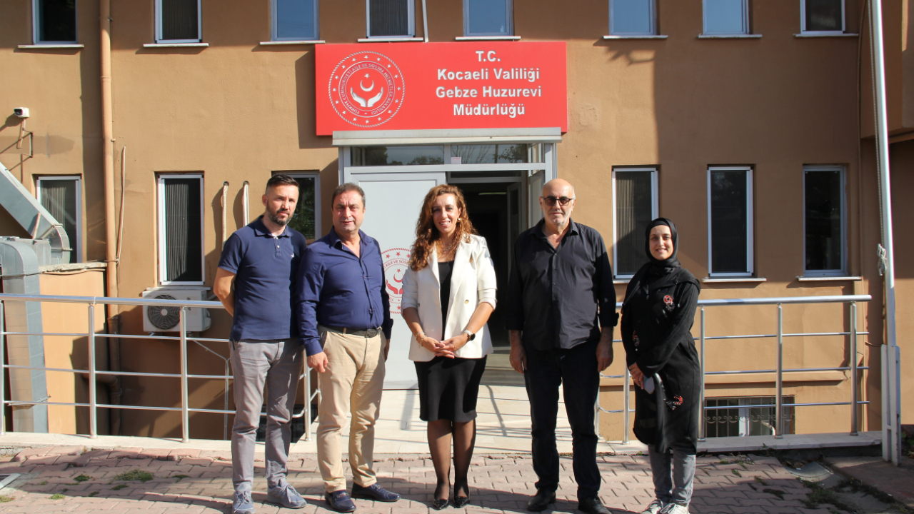 Altıntaş ve yönetiminden Gebze Huzurevi’ne ziyaret