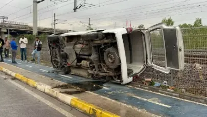 Devrilen panelvanın sürücüsü yaralandı