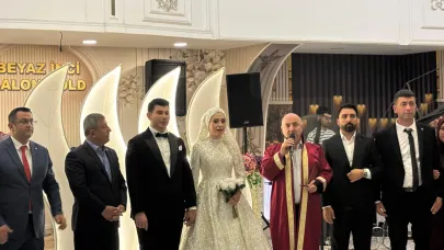 Sefertaş ailesinin muhteşem düğününe sevenleri akın etti