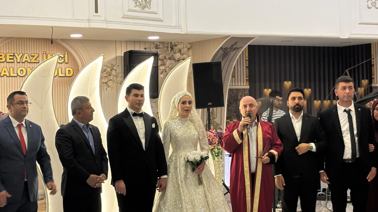 Sefertaş ailesinin muhteşem düğününe sevenleri akın etti