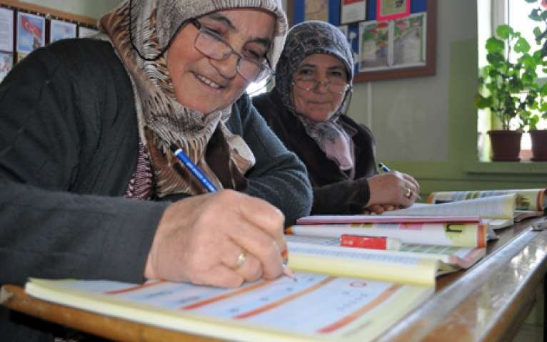 Darıca'da okuma-yazma kursu açıldı