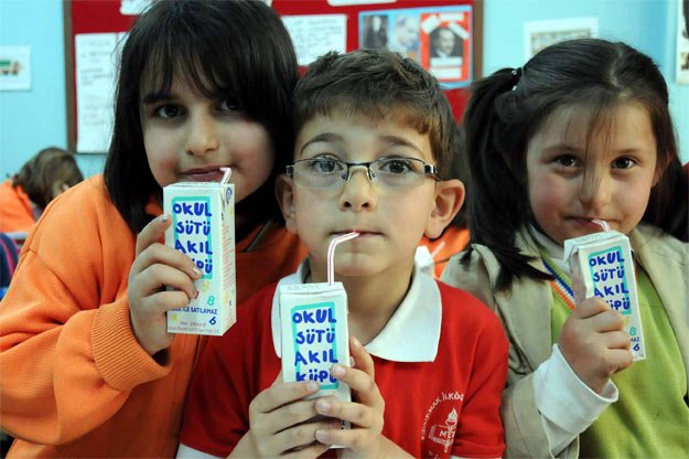 Kocaeli'deki okullarda süt dağıtımı başladı