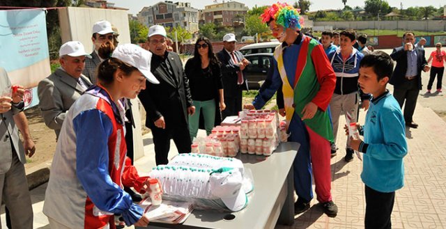 Gebze Ziraat Odası, Darıcalı öğrencilere süt dağıttı