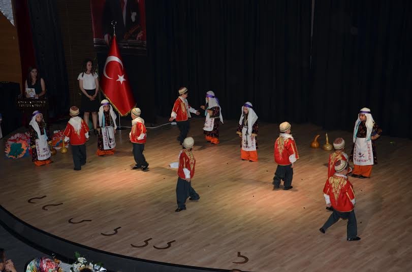 Minik öğrencilerden dört dörtlük performans