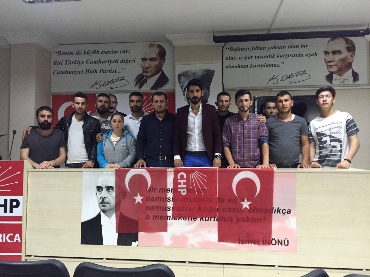 CHP'li gençler Kılıçdaroğlu'na sahip çıktı