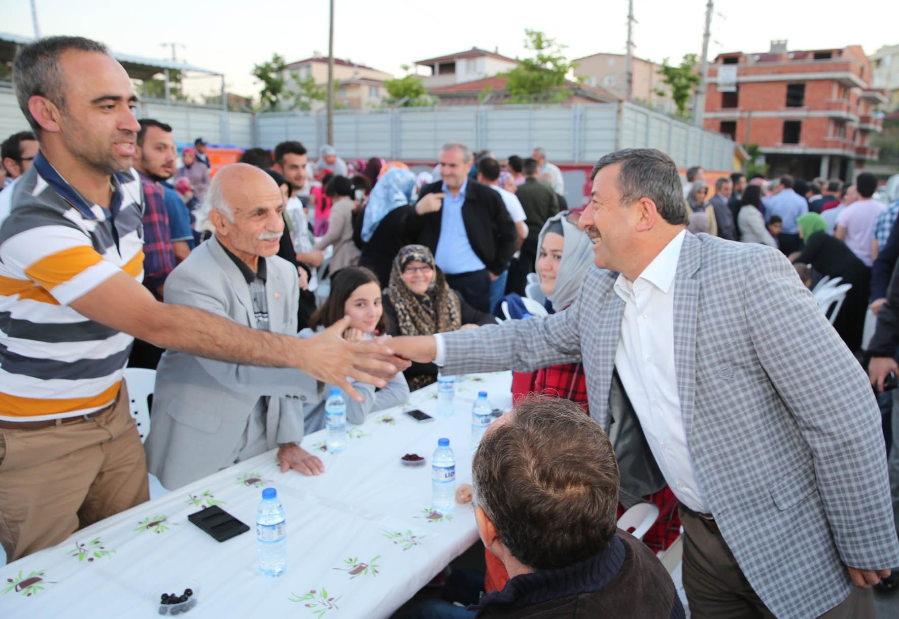 Darıca'da mahalle iftarları başladı