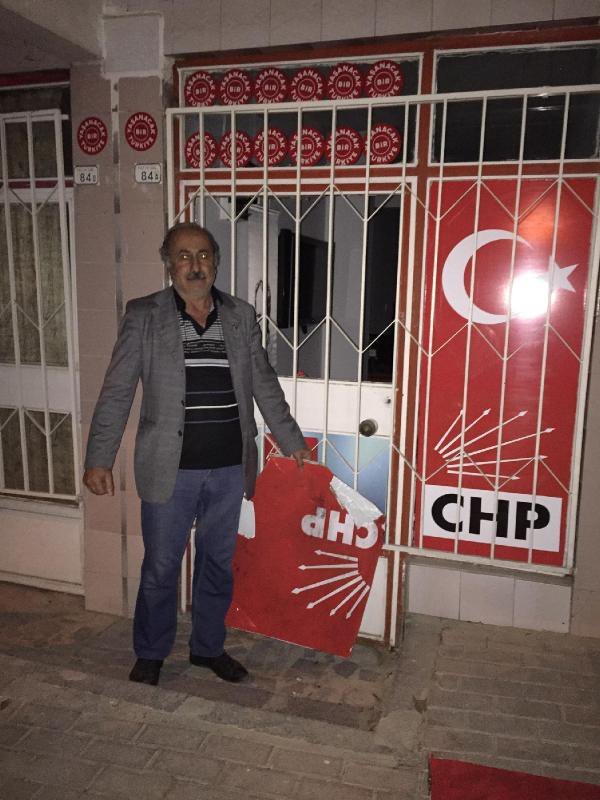 CHP'nin camları çıkan kavgada kırılmış!