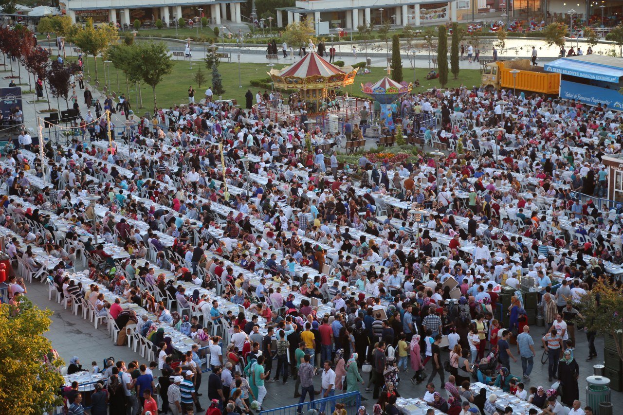 Gebze'de binleri buluşturan iftar