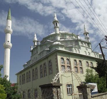 Minarelerden Sala susmuyor